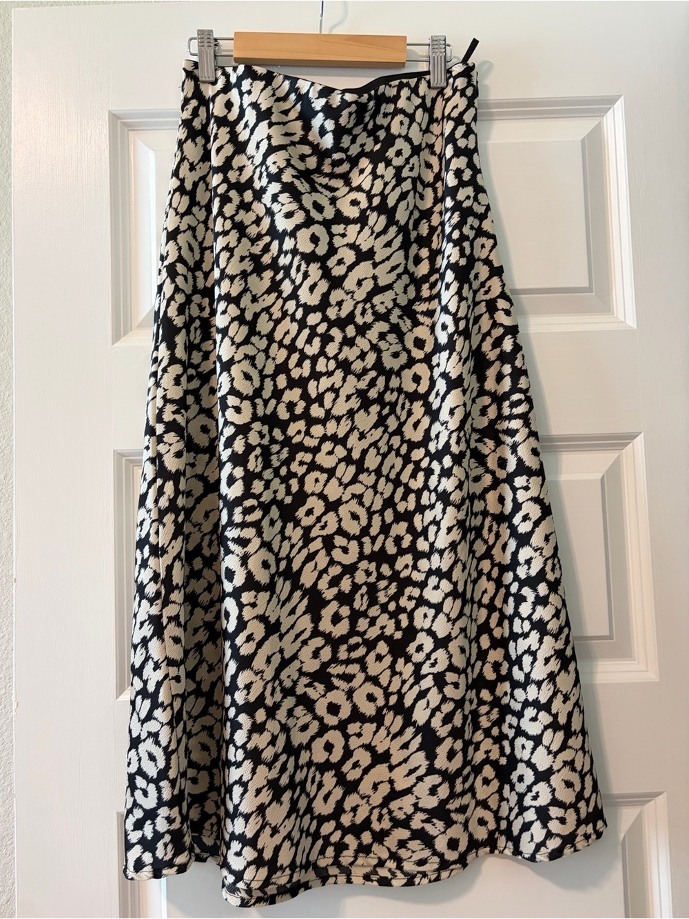 She + Sky Women's Black and Cream Animal Print A-Line Midi Skirt